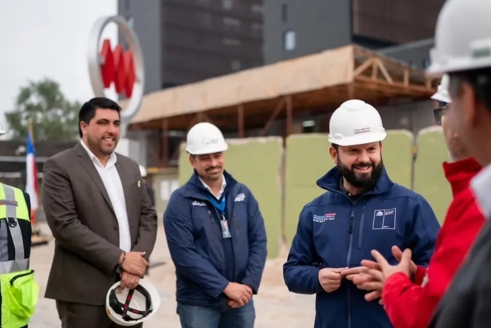 Rodrigo Valladares en visita a obras de Metro